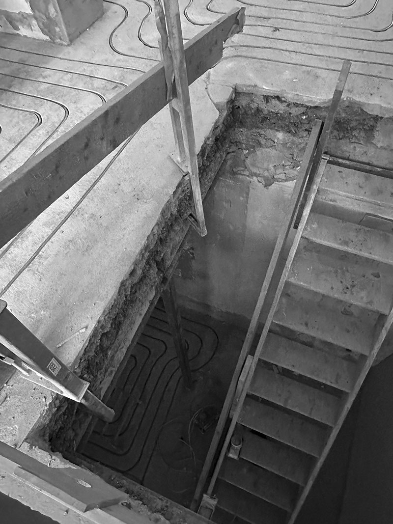 BauDokumentation der Umbauarbeiten an der Maisonettewohnung – Einblick in die baulichen Maßnahmen und den Entstehungsprozess.rbeiten an einer Geschossdecke.