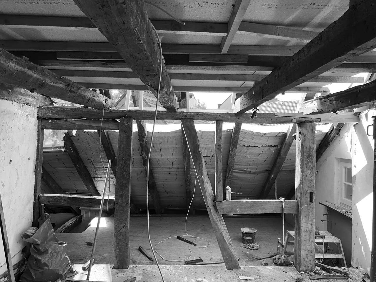 Der Dachstuhl im Langersgut vor der Sanierung.